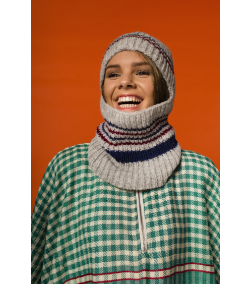 cagoule grise rayée bleu laine et bordeaux