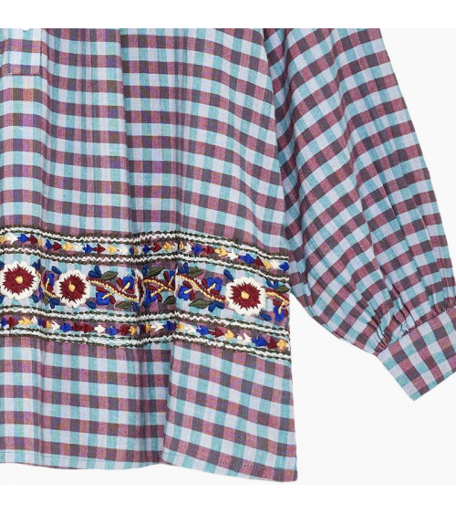 chemise ou tunique en tartan bleu avec des broderies fleurs